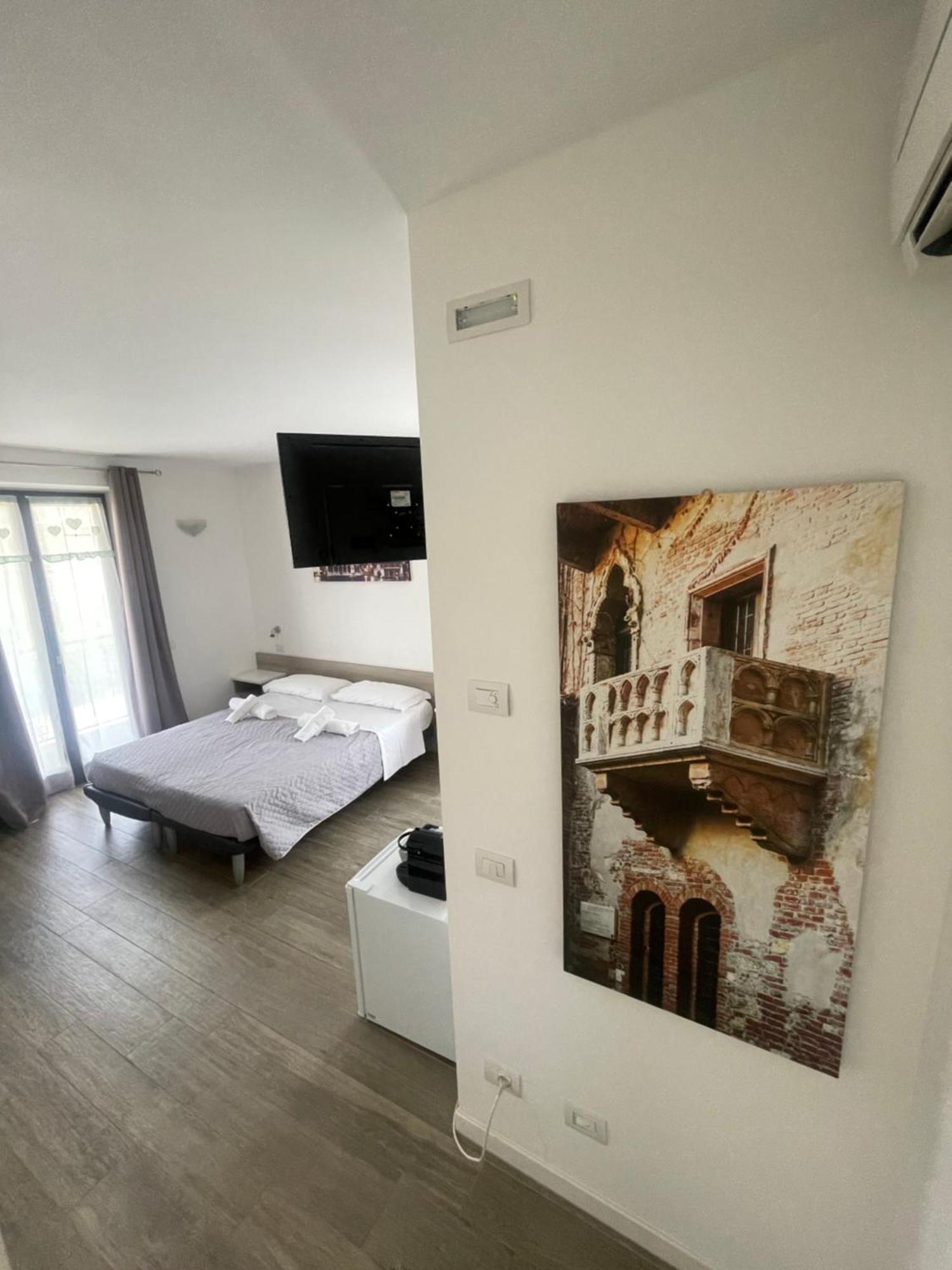 Welcome Traveller Divine Cecile Garda (Verona) Exterior foto
