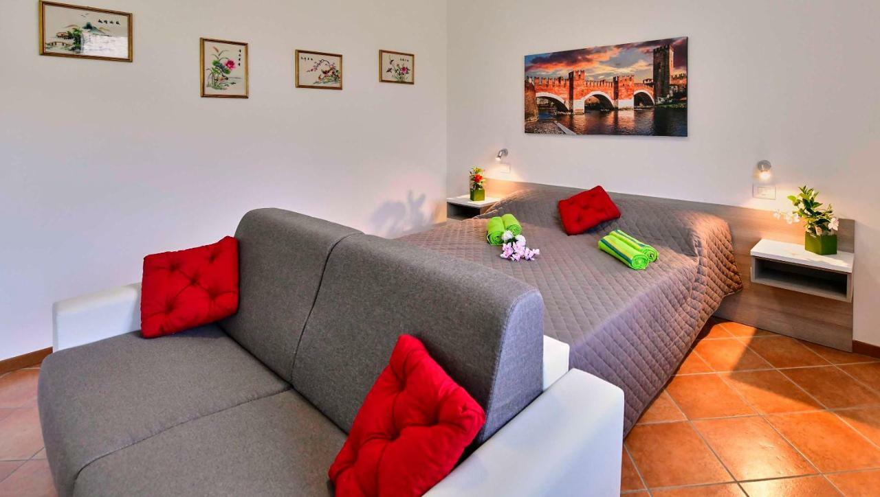 Welcome Traveller Divine Cecile Garda (Verona) Exterior foto