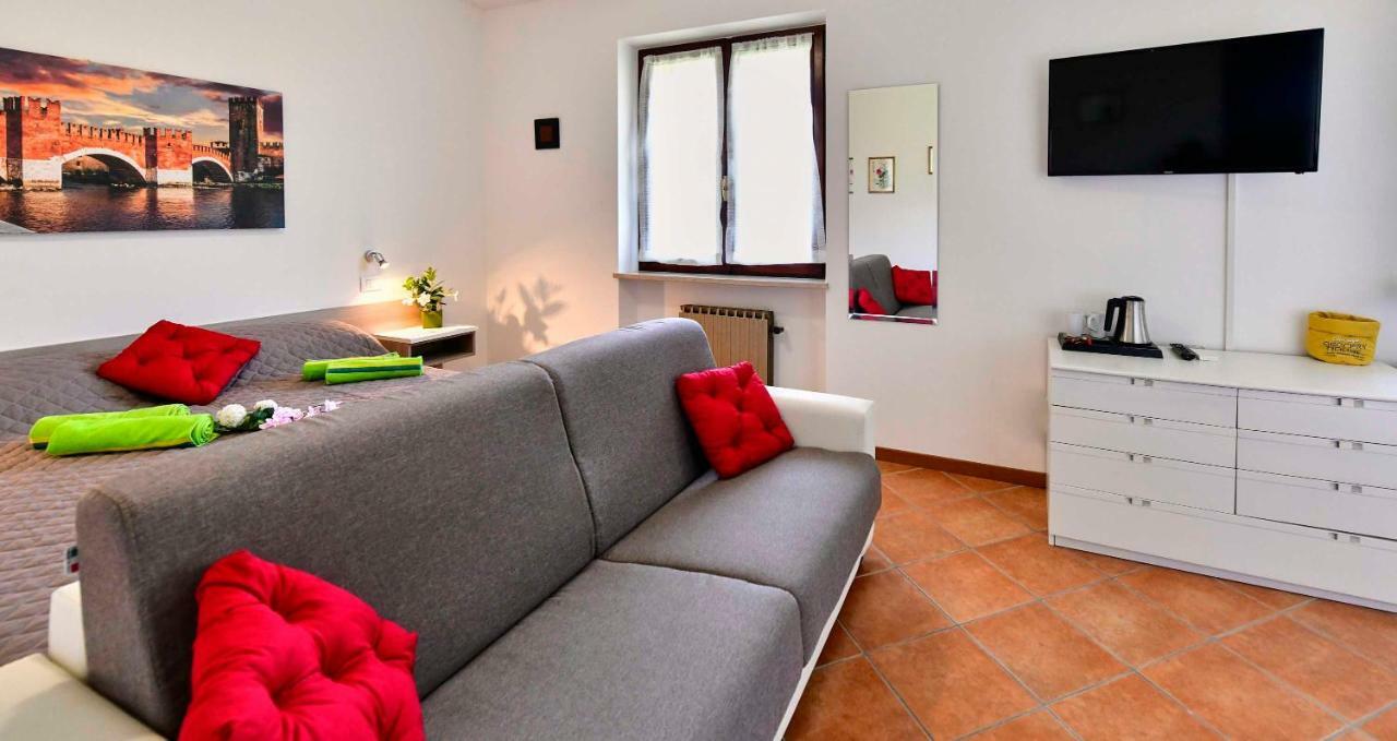 Welcome Traveller Divine Cecile Garda (Verona) Exterior foto