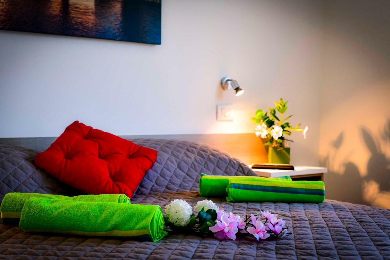 Welcome Traveller Divine Cecile Garda (Verona) Exterior foto