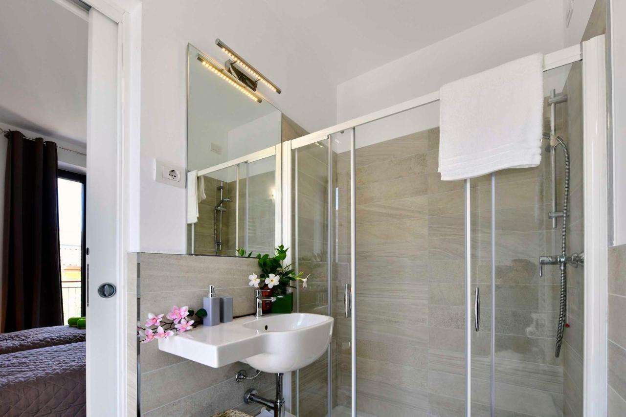 Welcome Traveller Divine Cecile Garda (Verona) Exterior foto
