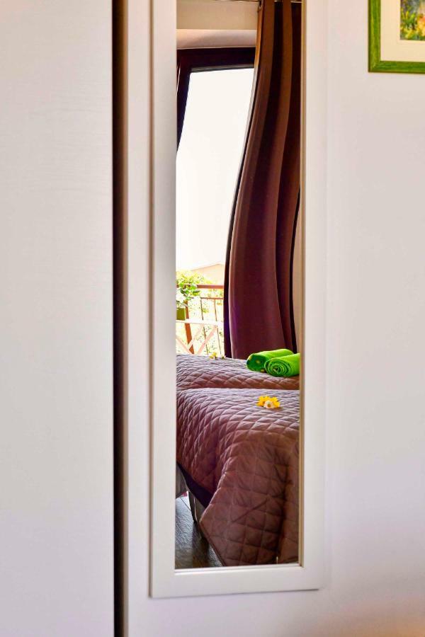 Welcome Traveller Divine Cecile Garda (Verona) Exterior foto