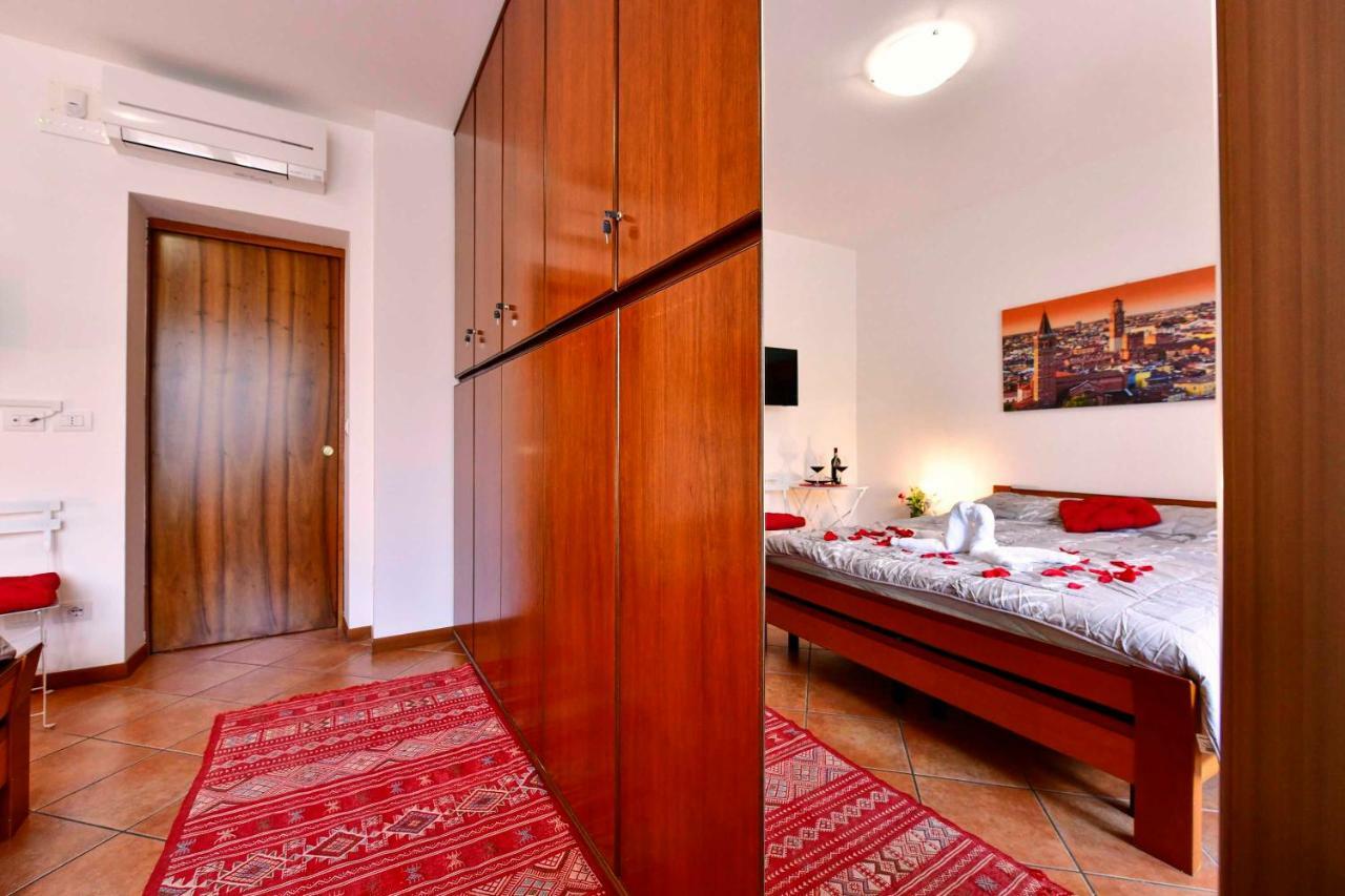 Welcome Traveller Divine Cecile Garda (Verona) Exterior foto