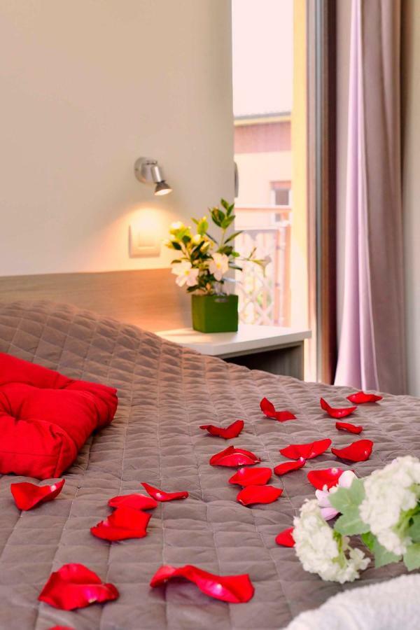 Welcome Traveller Divine Cecile Garda (Verona) Exterior foto