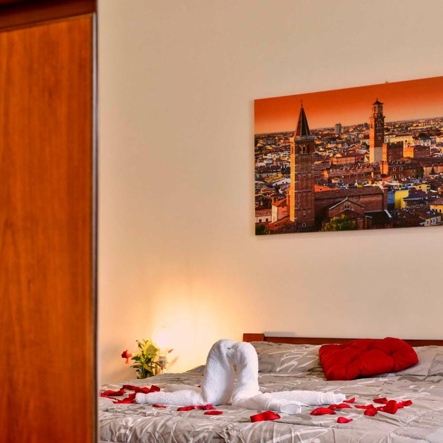 Welcome Traveller Divine Cecile Garda (Verona) Exterior foto