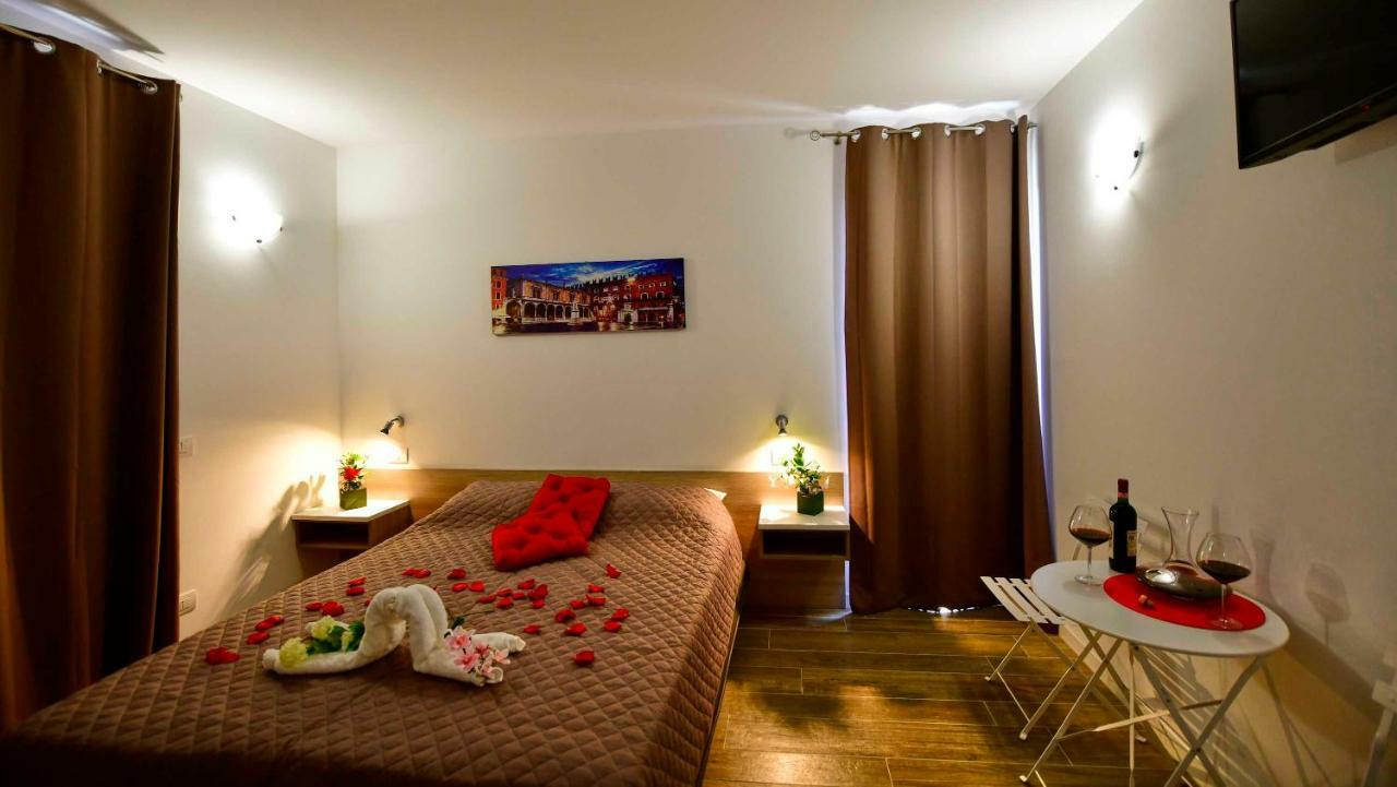 Welcome Traveller Divine Cecile Garda (Verona) Exterior foto