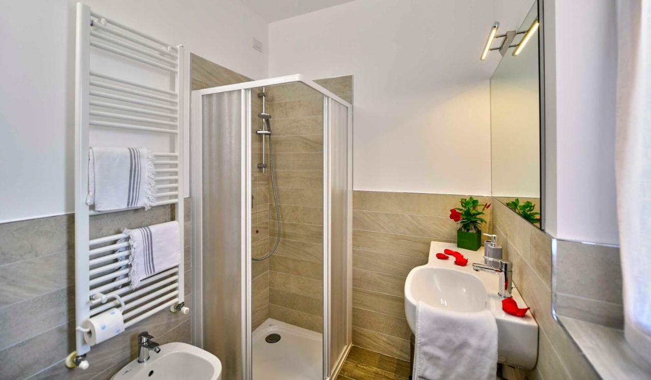 Welcome Traveller Divine Cecile Garda (Verona) Exterior foto