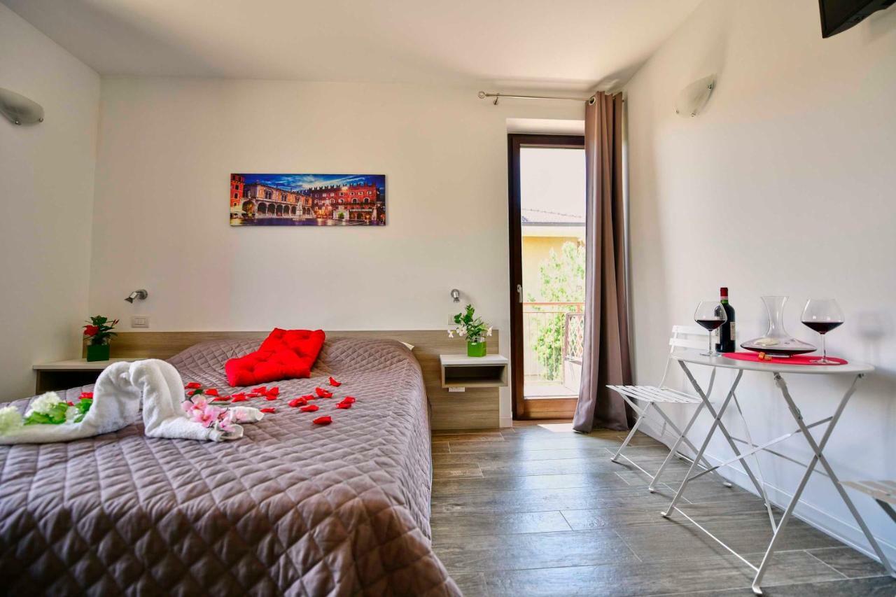 Welcome Traveller Divine Cecile Garda (Verona) Exterior foto