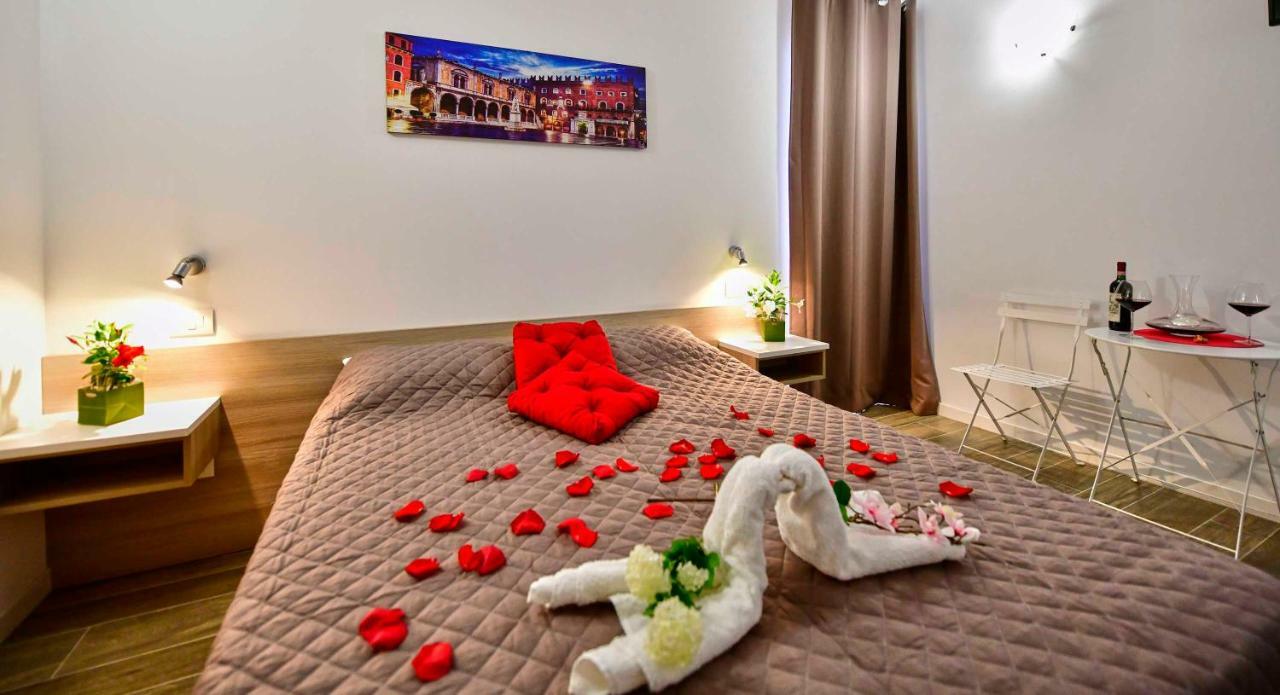 Welcome Traveller Divine Cecile Garda (Verona) Exterior foto