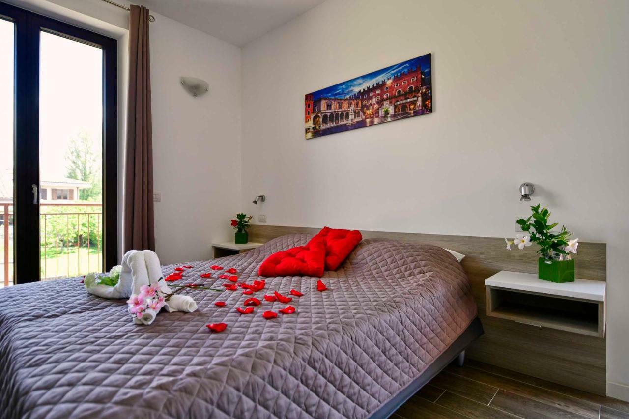 Welcome Traveller Divine Cecile Garda (Verona) Exterior foto