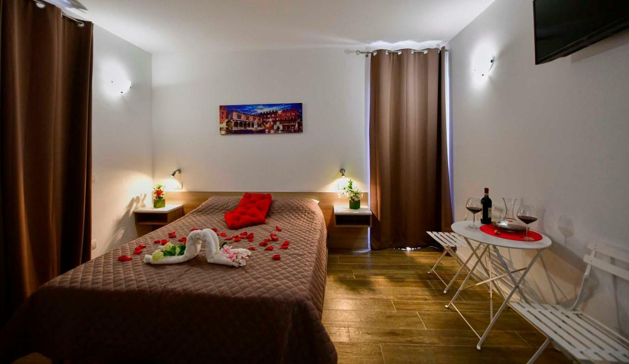 Welcome Traveller Divine Cecile Garda (Verona) Exterior foto