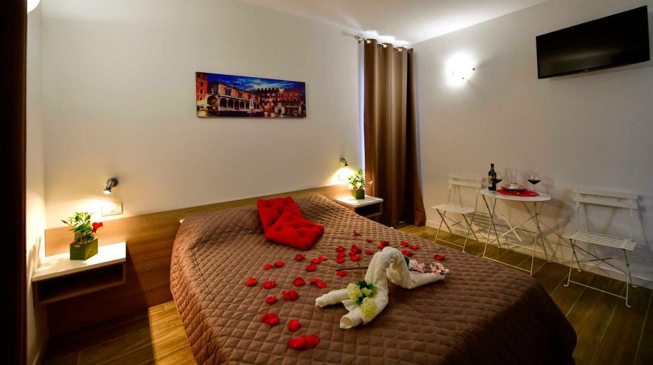 Welcome Traveller Divine Cecile Garda (Verona) Exterior foto