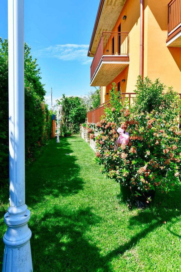 Welcome Traveller Divine Cecile Garda (Verona) Exterior foto